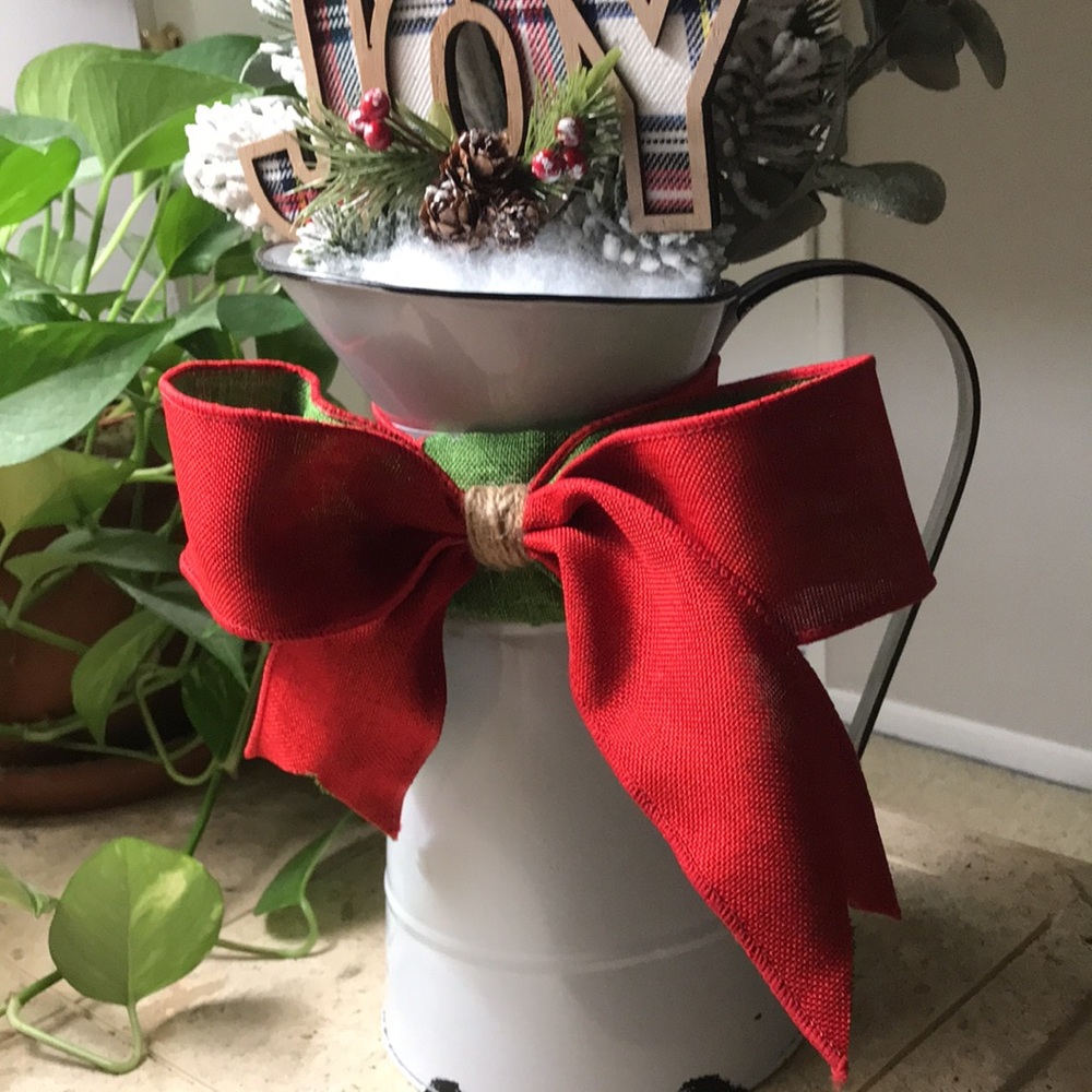 SOLD (NEW)🎄 Farmhouse Enamel Christmas Pitcher - Picture 5 of 6